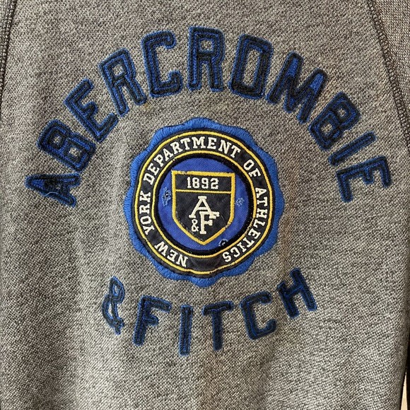 Abercrombie & Fitch Hoodie Gray Muscle Fit Distressed Pullover Size Small Patch - Picture 1 of 7